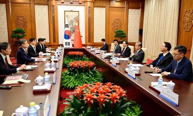 李在明选的韩国外长，几天前访华大谈中韩友好，一去美国马上翻脸