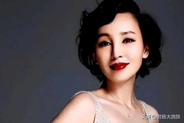 她19岁与导演私奔	，在地下室裸婚连生3胎，今被丈夫用7部剧捧红