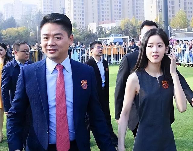 刘强东没想到，离过年不到2月	，章泽天走上了和田朴珺一样的路