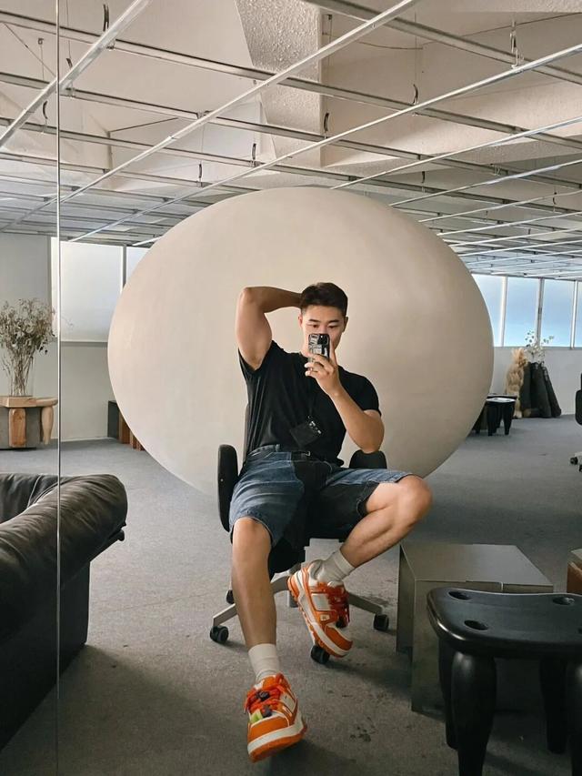 清爽旅行健身博主网红，这188cm身材还要什么腹肌