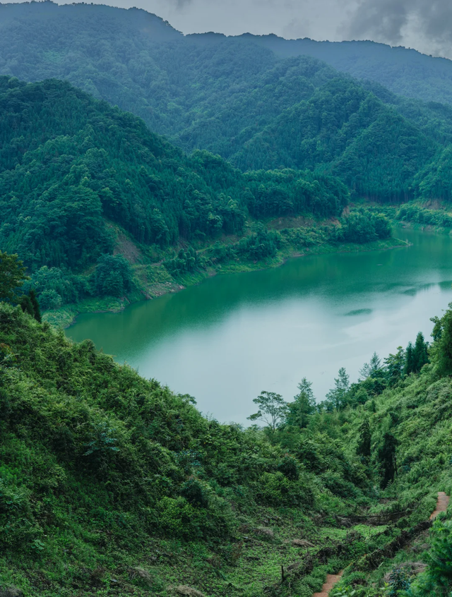 成都1.5h直达的冷门徒步秘境，小众景美独享山野！