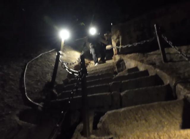 去了一趟华山旅游,发了朋友圈,以为有人点赞,结果尴尬了!