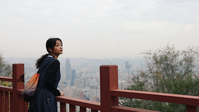 兰州最火的“兰哈顿”山城景，免费高空玻璃栈道，俯瞰全城景观