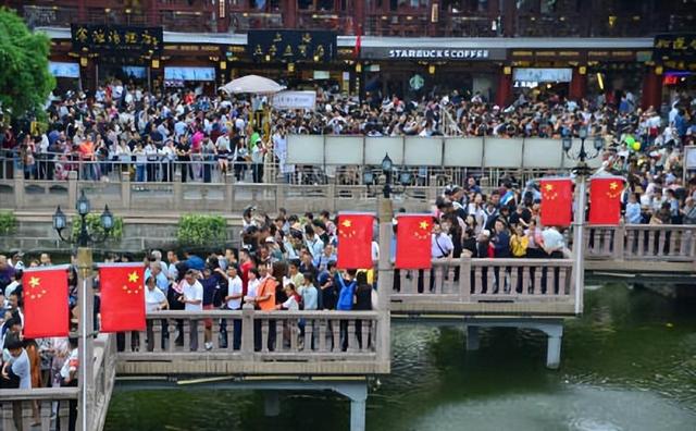 还有2天就到国庆节，却出现5个“反常”现象！个个跟往年大不相同