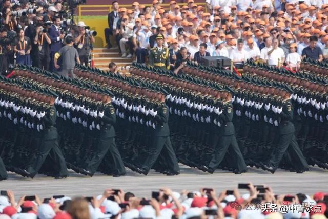 中青报直击九三阅兵：42张摄影作品，见证场内场外