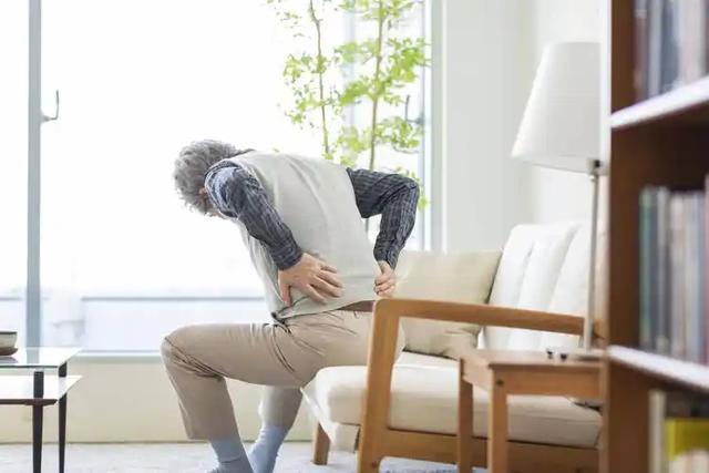 老人越散步命越短？专家：老人散步，这3点千万多留意，别不听劝