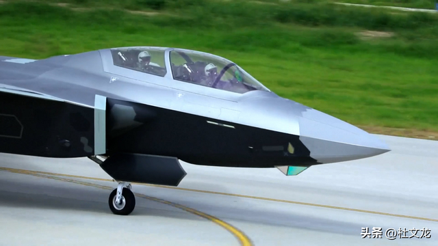 歼-20S解锁反舰技能！空军跨域发力，“双蓝”模式剑指海上目标