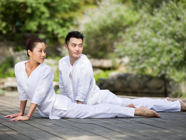 5 个夏日情侣有趣的约会活动，但是养生版！