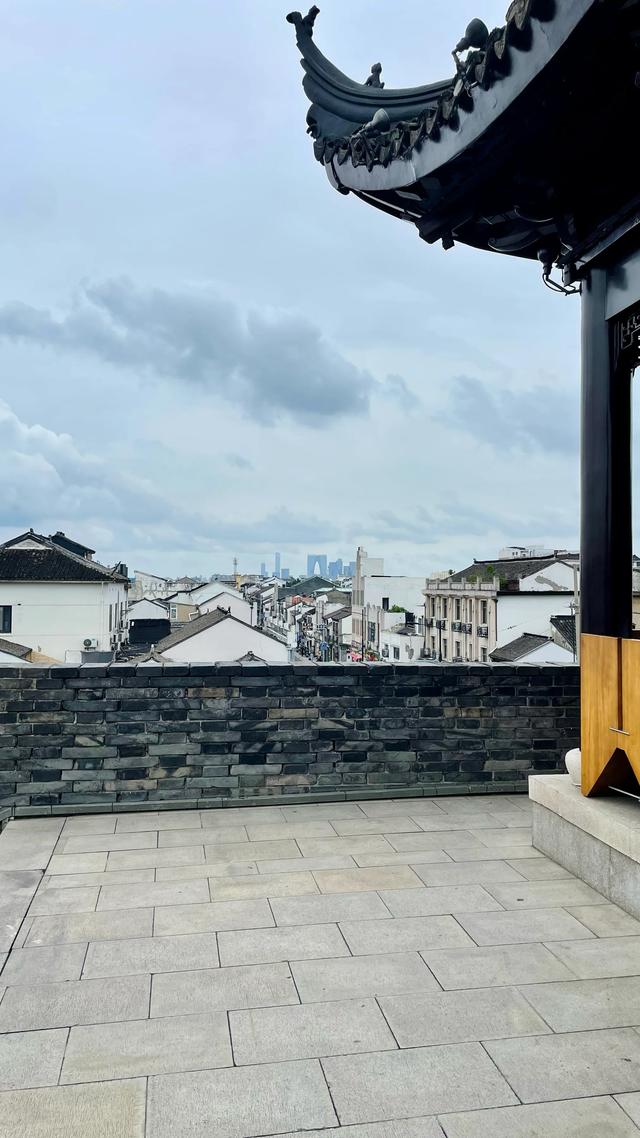 苏州漫步七里山塘，穿阊门而行，回望历史变迁