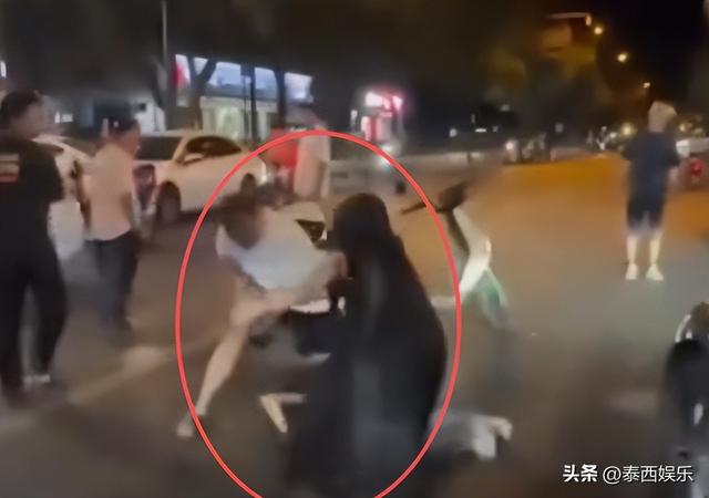 杭州男子暴打情夫、猛踹私密处，妻子跪地求饶，律师发声恐遭刑罚