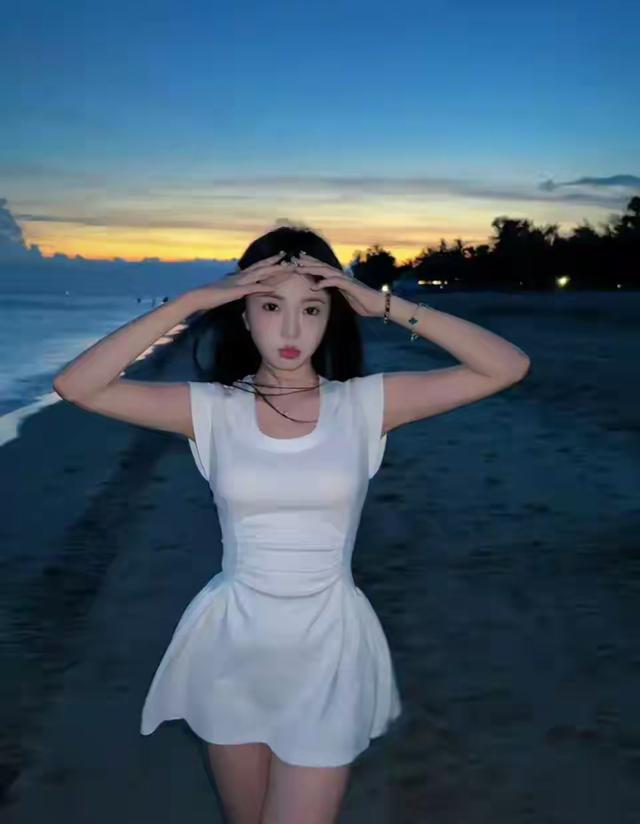 安徽职业技术学院校花美出圈了，貌美如花，倾国倾城，太迷人了