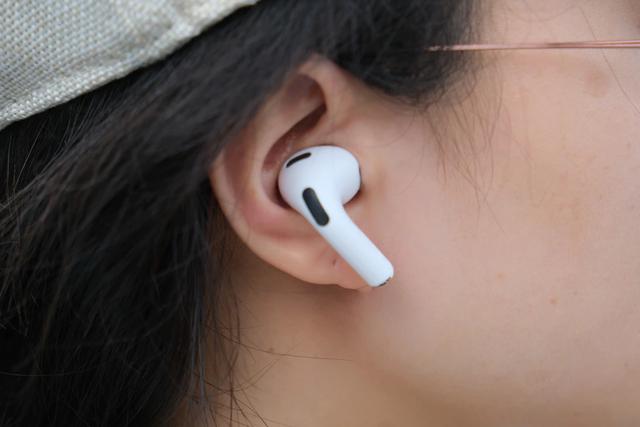 AirPods Pro 3 首发体验：降噪续航双升级，还能「听见」心跳……