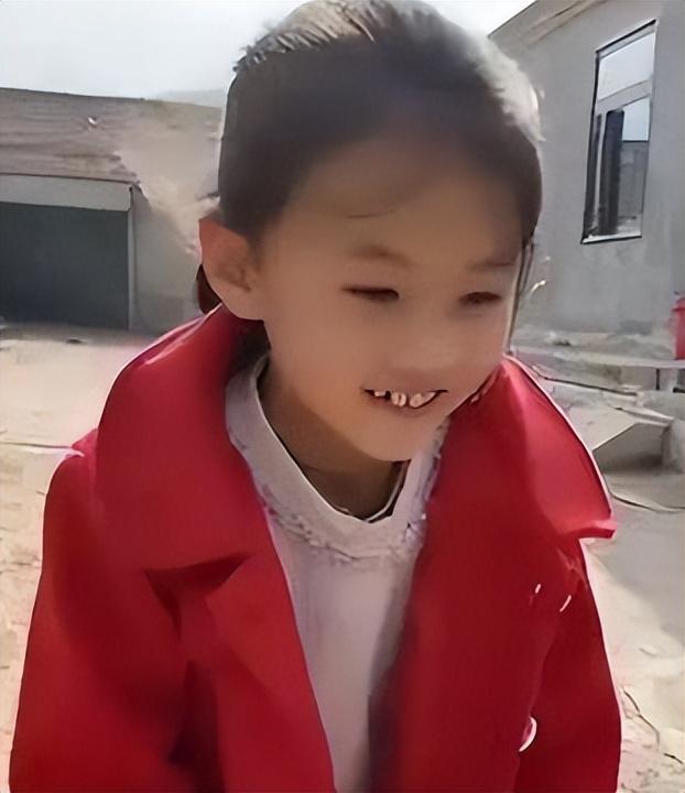 没钱还硬装？宁夏一笑成名拒绝百万签约的小女孩，现在成了这样