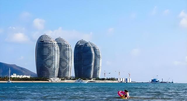 3615万游客涌入！三亚旅居经济爆发，名人扎堆，游客花费破1032亿