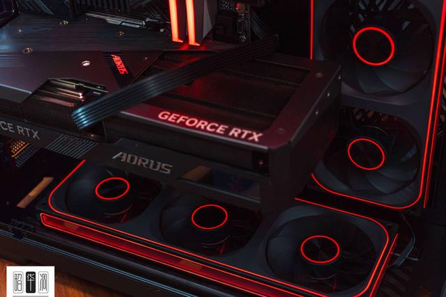 曲面玻璃的通透美学：乔思伯 TK-4 装机实录