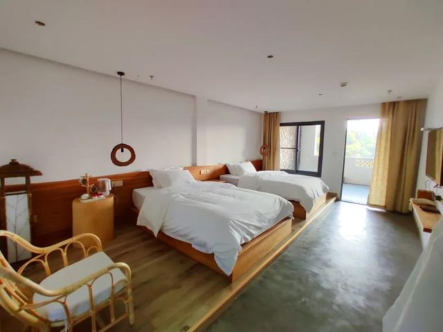 沉浸式感受韶关新丰绝美秋色！ 2天1夜赏枫露营品美食，徒步泡温泉，一起去躺平 ！