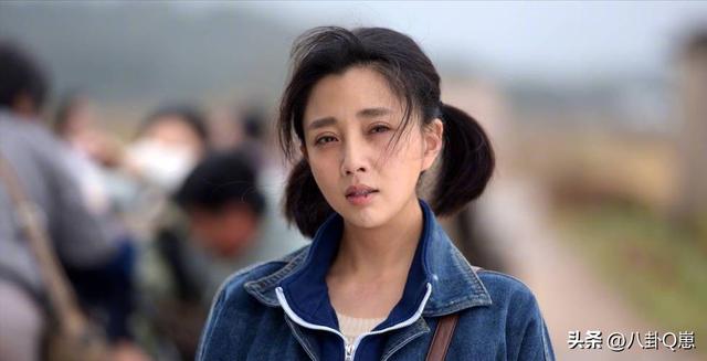 她是演员中的富婆，豪车多的开不过来，如今45岁却像年龄少女