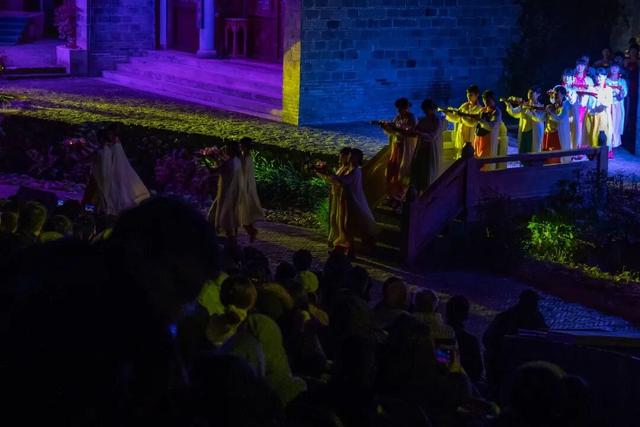 赴约吗？印象大红袍的精彩，今夜依旧