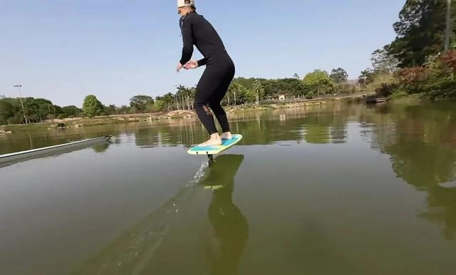人类真能违背自然规律了？水上版御剑飞行，牛顿棺材板要盖不住