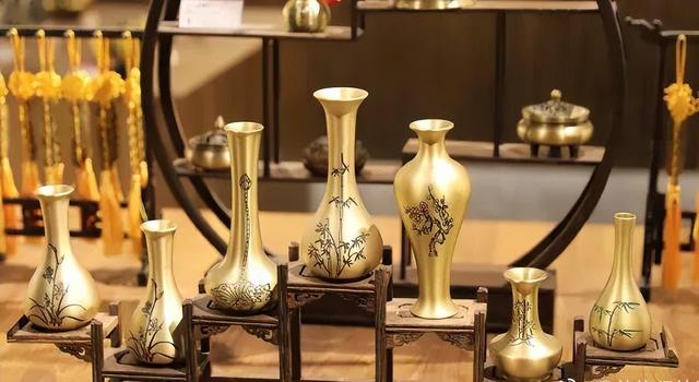 联动抖音官方ip“来江西晒个秋”带你玩转鹰潭，跟随旅游主播，打卡秋日同款场景！