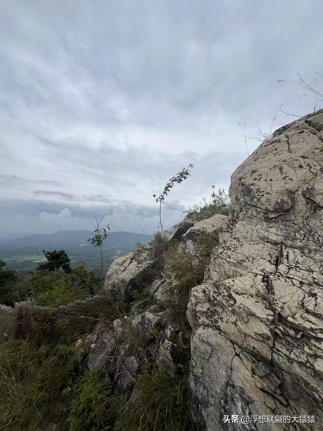 蒙阴七十二崮之一的瞭阳崮，不仅有壮丽风光，还曾有过血雨腥风
