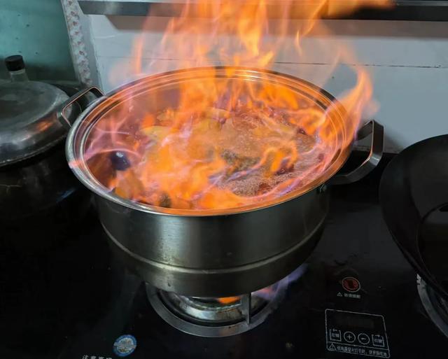 去广西朋友家做客，这个美食让我又爱又恨，你们喜欢吗？