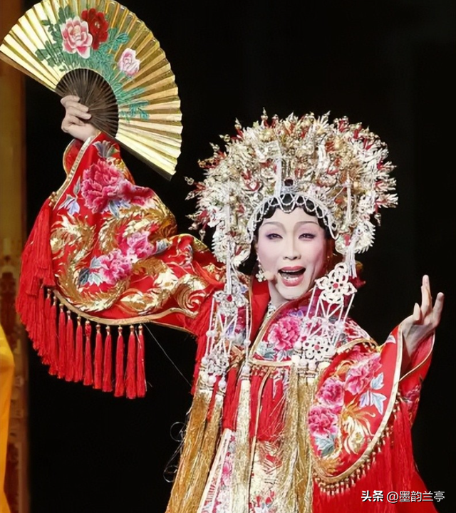 善恶终有报！47岁“跌落神坛”的李玉刚，终是活成了“跳梁小丑”