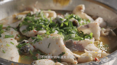 逃离高温！高铁直达22℃清凉之都，比六盘水凉快！草原惊艳瀑布奇绝，人均50吃到爽！