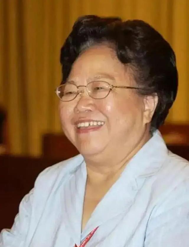 彭佩云：那个提出“坚持计划生育一百年不动摇”的人