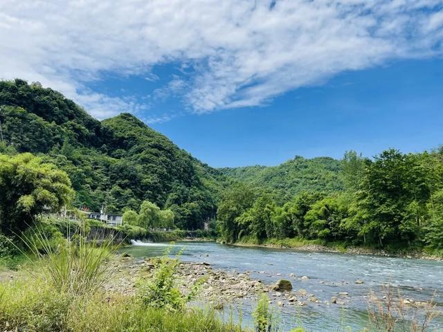 成都10大避暑古镇，溪河玩水泛舟、打水仗、捉虾网鱼…1天打来回