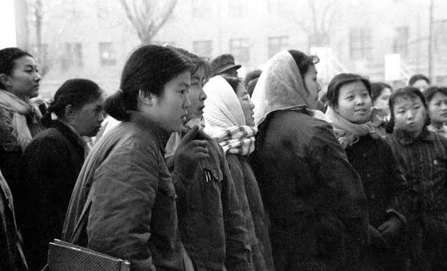 76年我本该接班当营业员，父亲非让我当教师，后来我却十分庆幸
