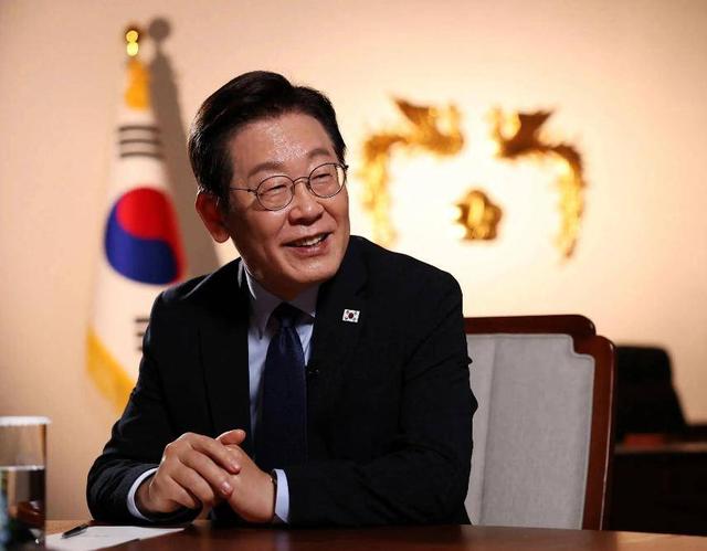 报应来了，李在明登机离沪前	，中方禁令先起效，菲日统一对华战线