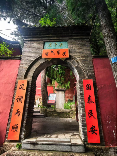一个人的“扇子崖”