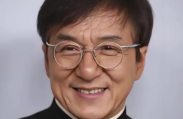 71岁成龙满头白发，儿子不成材，女儿在外流浪
