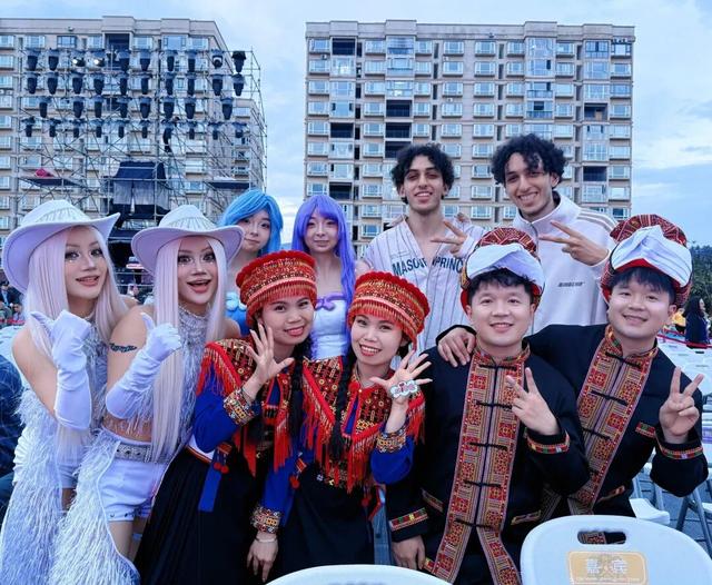 双倍可爱！韶关双胞胎带着瑶文化走向世界