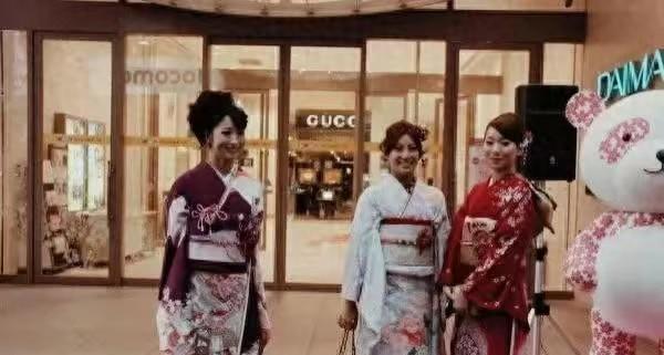 大量日本游客涌入北京，打着旅游幌子不去旅游不吃美食，来干嘛？