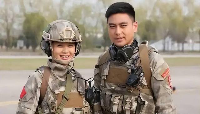 43岁演员李飞无戏可拍，陪母卖鱼：娱乐圈的真相，比鱼摊更刺骨