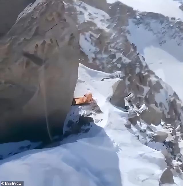俄罗斯女登山者被困7000米天山十日，同行帮忙时殒命，救援取消