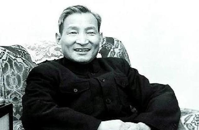 他是新中国任职时间最长的中央政治局常委，长子也是副国级