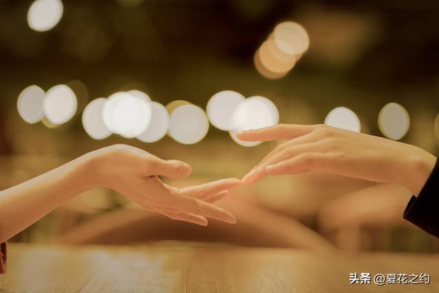 让高冷女主动卸下心防，你只需利用“黑暗效应”