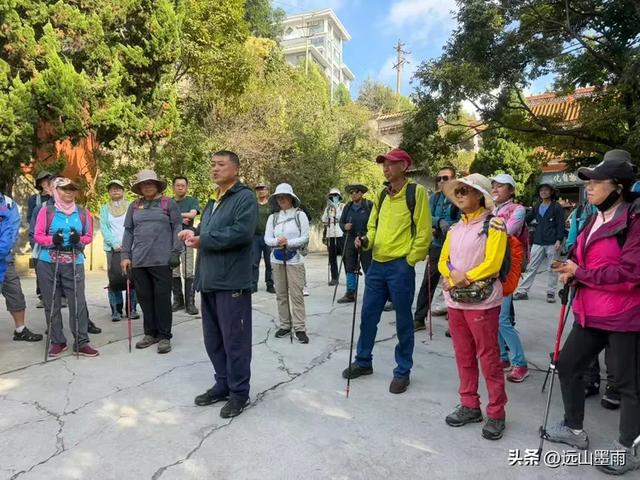在阳光明媚的秋日里，我们走马街、三家村水库、团结乡滑草场，爽