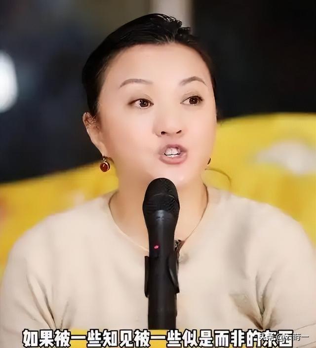 她是冯巩御用老婆，连登五年春晚后精神失常	，如今50岁的她怎样了