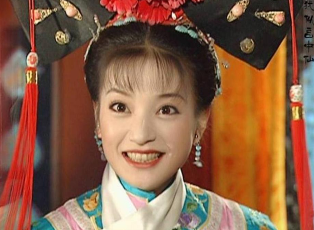 拔出萝卜带出泥！49岁赵薇近况被曝，原来圈内封杀只是冰山一角