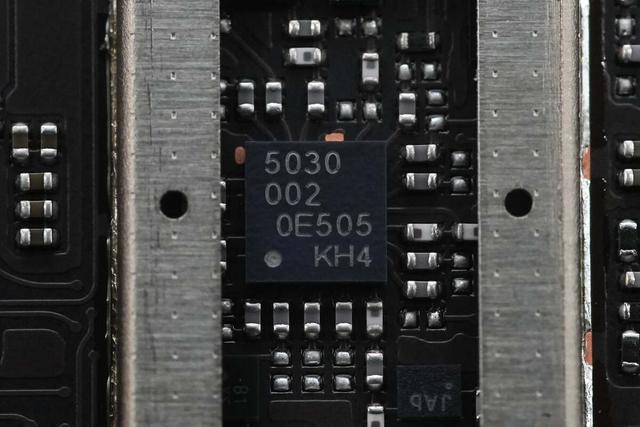 高达1999元售价是怎样的用料做过水准？中兴U60 Pro 5G随身WiFi拆解