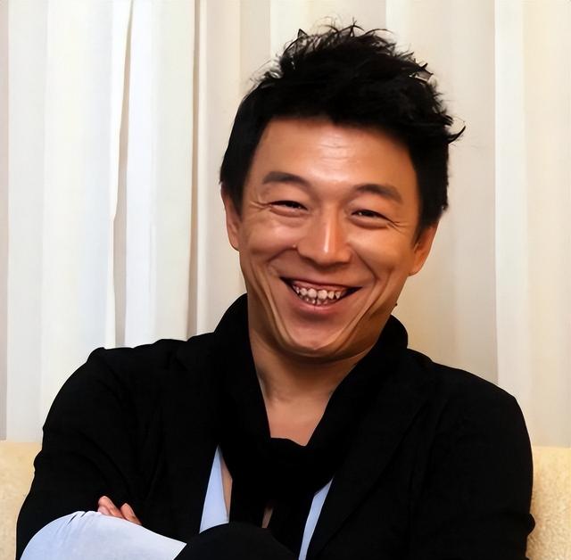 陪玩陪睡只是冰山一角，认干爹，舔手指，拜高踩低，实在荒唐！