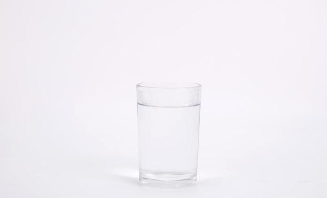 56岁男子突发脑溢血离世	，生前喜欢散步锻炼，医生摇头：做错4点