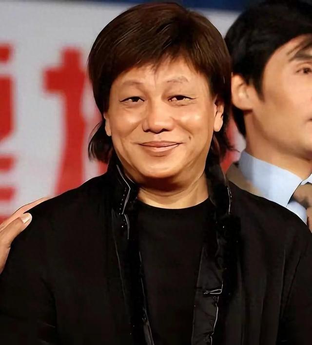 一场追悼会	，戳穿了梁小龙在香港的真实地位，原来成龙没说谎！