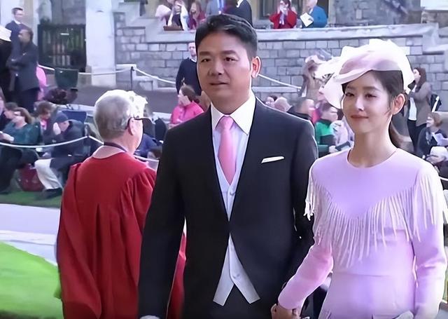 刘强东上千亿身家背后，儿子却是他一生的痛，感谢章泽天视如己出