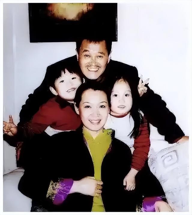 钱再多有什么用？儿子败家女儿抑郁，67岁赵本山为所有人提了醒