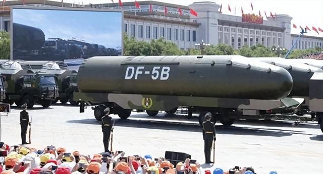 九三大阅兵14天后，美军连射4枚洲际导弹，回应东风-5C覆盖全球